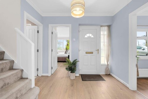 4 Bed Hale Barns Home | Free Parking