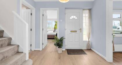 4 Bed Hale Barns Home | Free Parking