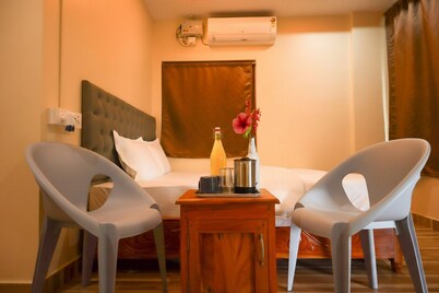 Room in Raindrop Homestay close to dive centers & beaches with Shared kitchen