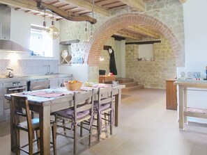 Möbel, Interior Design, Flooring, Wand, Holz, Decke, Fussboden, Küche, Zimmer, Beleuchtung