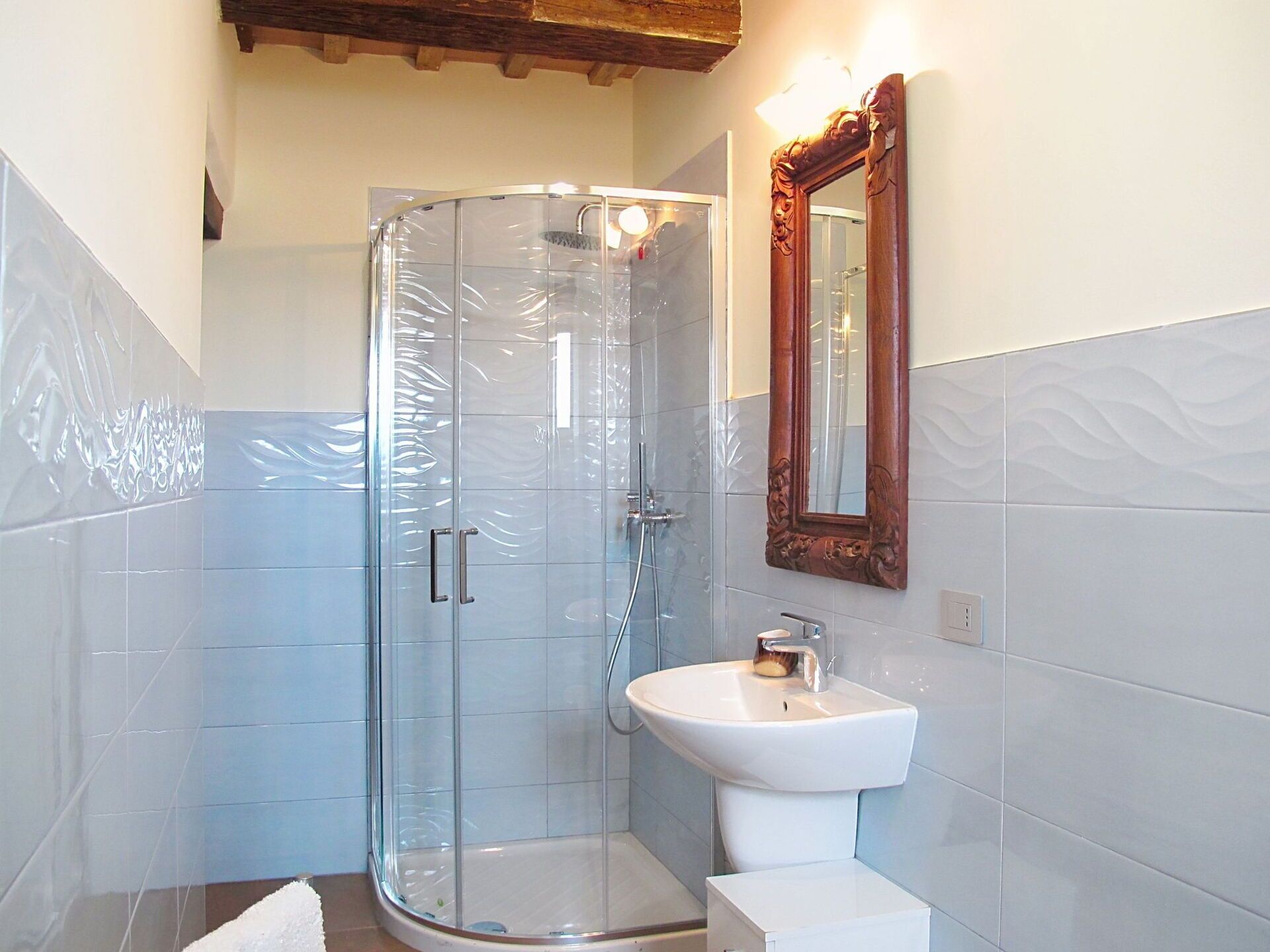 Wand, Armatur, Flooring, Interior Design, Badezimmer, Fussboden, Installation, Zapfhahn, Sinken, Bad Sink