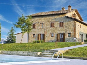 House, Home, Farmhouse, Estate, Cottage, Lawn, Swimming Pool, Villa, Yard
