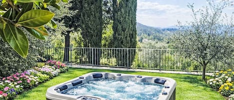 Bain à remous extérieur