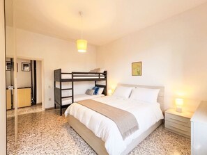 2 bedrooms, travel cot, free WiFi - Beautiful apartment for 6 guests with WIFI, TV, terrace and pets allowed (Follonica)