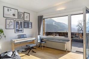 Interior - Cozy Apartment Above the Rooftops of Jenbach (Jenbach)