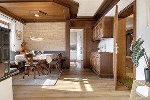 Dining - Cozy Apartment Above the Rooftops of Jenbach (Jenbach)