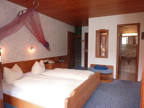 Doppelzimmer, Balkon, Stadtblick