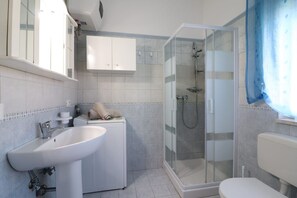 Dusche, Haartrockner, Bidet