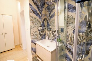 Dusche, Haartrockner, Bidet