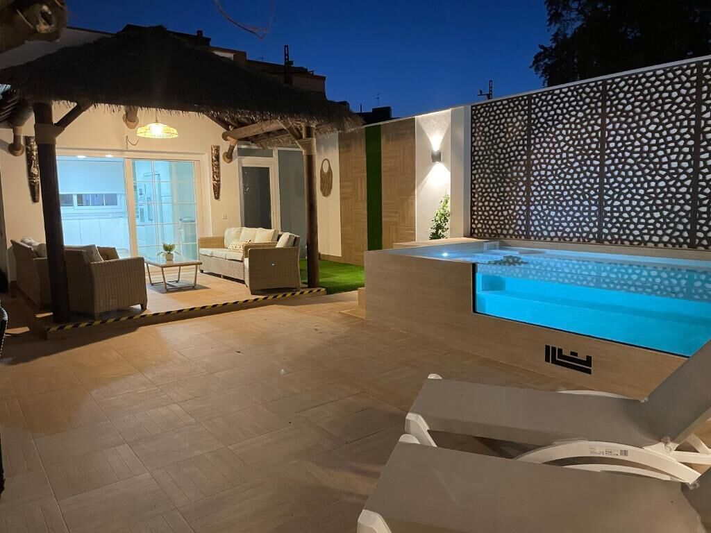 Villa, privat basseng, hageutsikt | Basseng