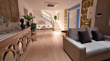 Villa, privat basseng, hageutsikt | Innvendig