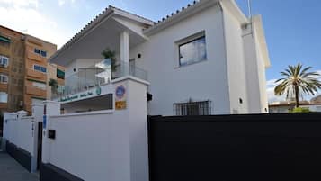 Vila, kolam renang pribadi, pemandangan kebun | Eksterior