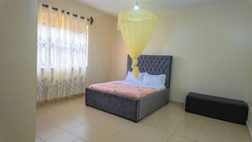 4 Schlafzimmer, Bügeleisen/Bügelbrett, kostenloses WLAN, Bettwäsche