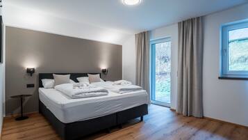 2 bedrooms, iron/ironing board, travel crib, free WiFi