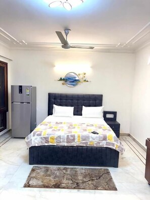 Superior Studio, Patio - Fortune Home Service Apartment 1RK E-30 (New Delhi)