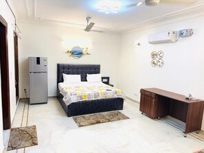Superior Studio, Patio - Fortune Home Service Apartment 1RK E-30 (New Delhi)