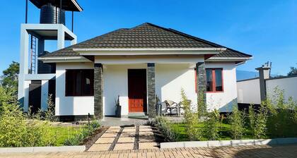 Small White House Njiro