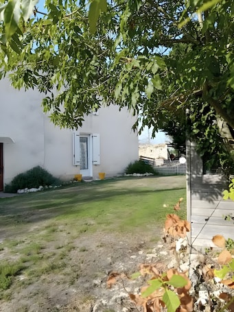Property grounds. Gîte "Gite À La Ferme - Pardaillan" with Private Garden and Wi-Fi