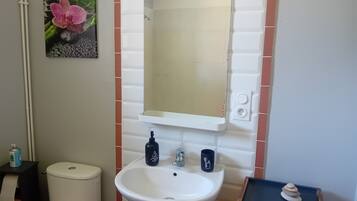 Douche, serviettes fournies