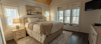 Spacious 4-bedroom farmhouse in beautiful Appling with AC