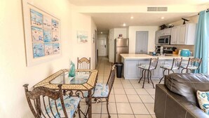 A compact living space with a dining area, kitchen, and a sofa. - Sonoran Spa N 501 1 Bed 1 Bath (Puerto Peñasco)