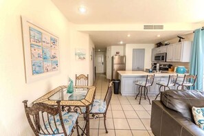A compact living space with a dining area, kitchen, and a sofa. - Sonoran Spa N 501 1 Bed 1 Bath (Puerto Peñasco)