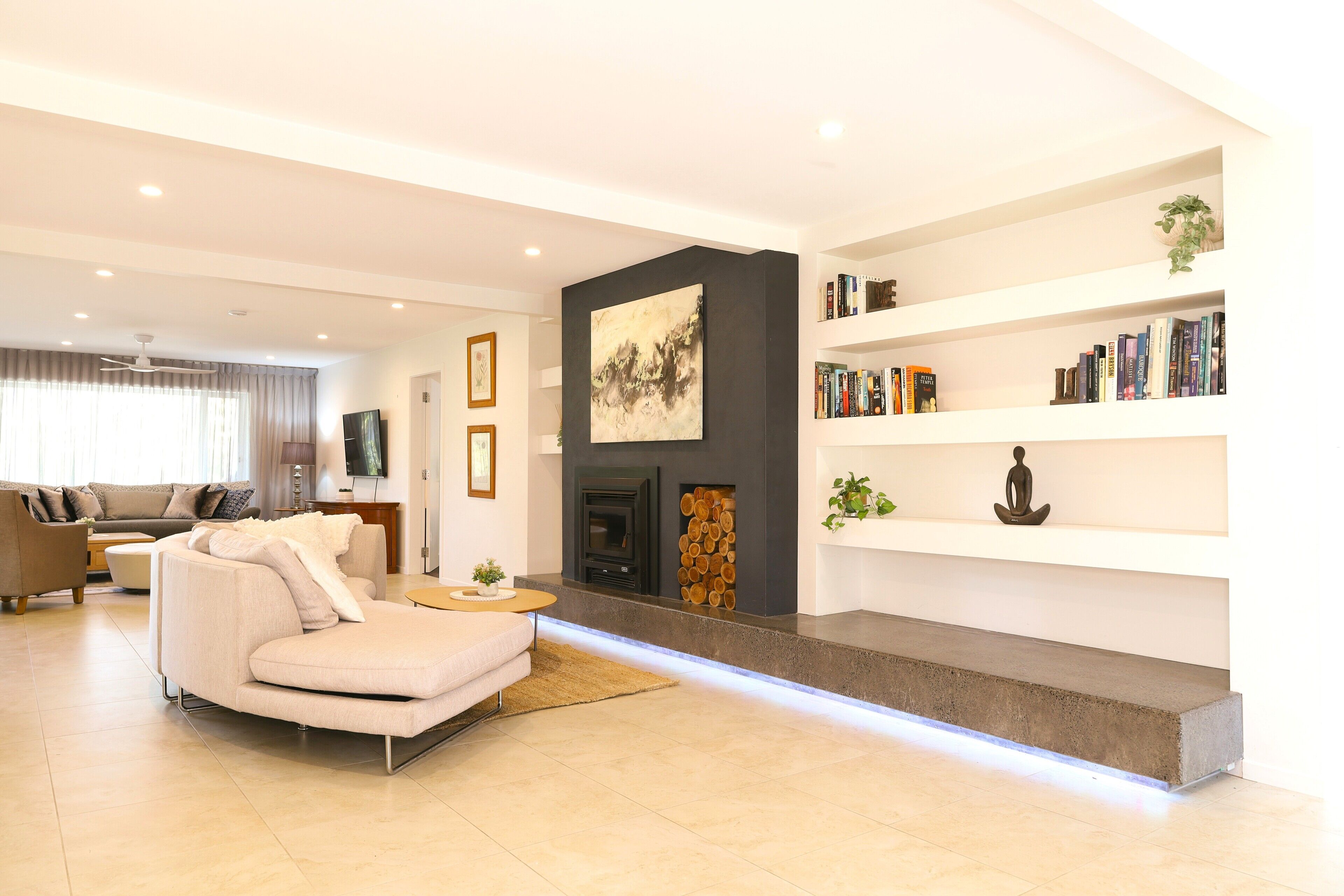 TV, fireplace