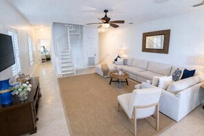 Living area - Sunset Bay Views - Private 3 Levels - Rooftop Patio (South Padre Island)