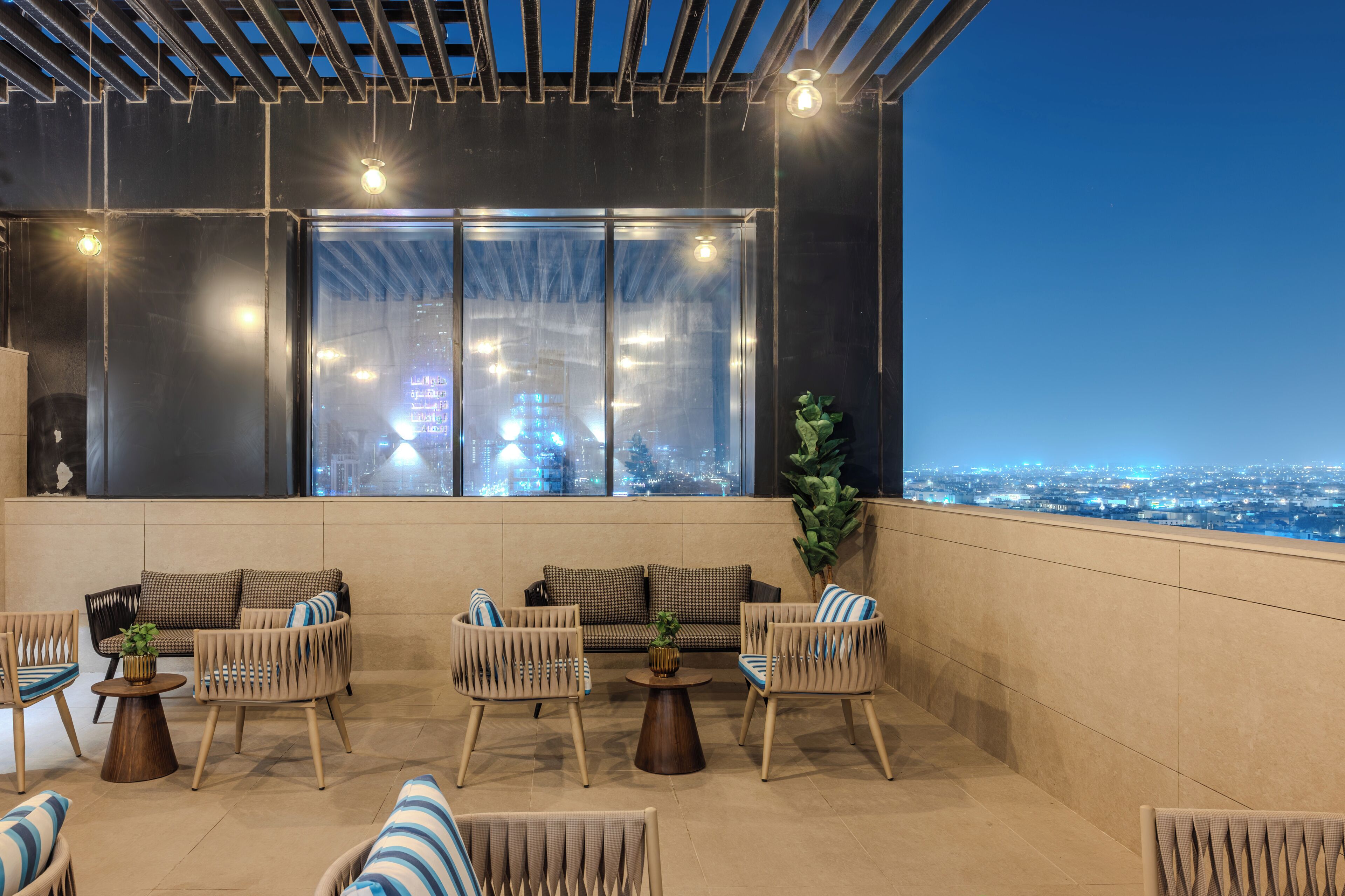 شرفة على السطح