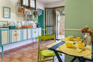 Dining - Villa Angiolina - Ideal for 5 people with A/C and Wi-Fi (Sardegna)