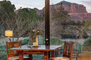 Dining - Sedona Reflections, Enjoy Red Rock Views with Hot tub and Game Room (Sedona)