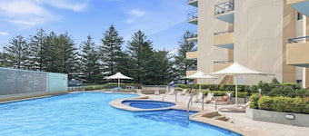 MetaWiseBnB Cronulla Beach Walk to Train & Shops 4