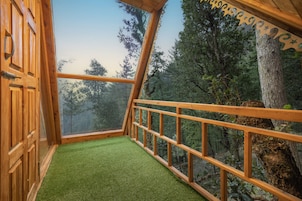 Habitación superior, vistas al valle | Vistas del balcón