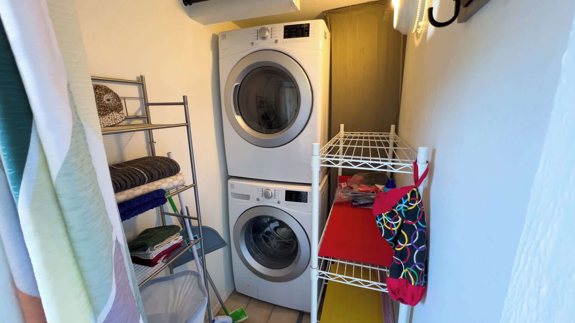 아파트, 침대(여러 개), 발코니, 수영장 전망 (Surfside 204) | 세탁 시설/서비스