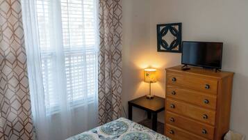 Apartment, Multiple Beds, Balcony, Pool View (Surfside 204)