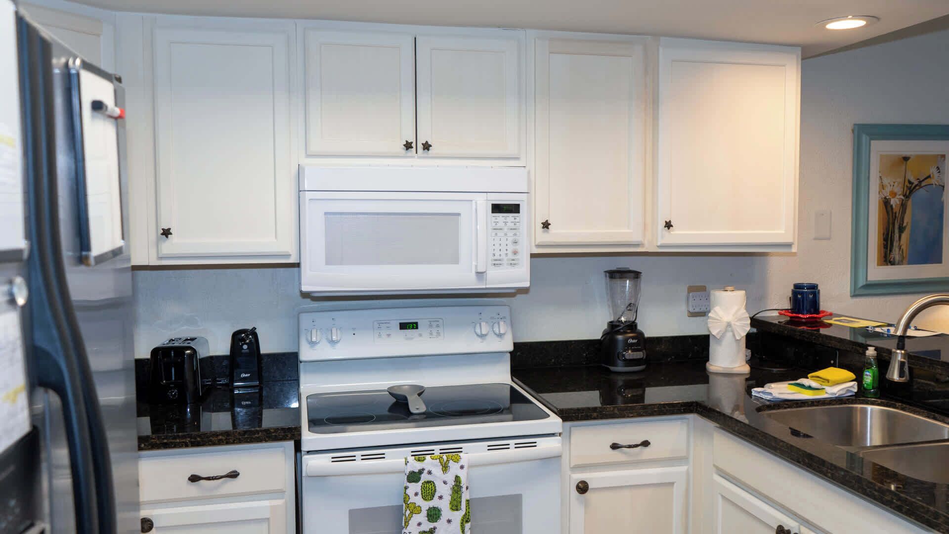 Appartement, Meerdere bedden, balkon, uitzicht op zwembad (Surfside 204) | Privékeuken