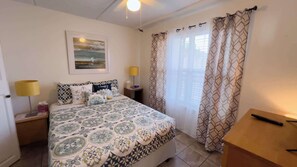 2 bedrooms, individually decorated, individually furnished - Cozy Family Retreat - Steps to Beach - Pool - Hot Tub (South Padre Island)