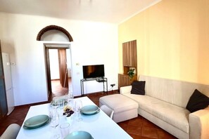Living area - Bright Apartment Near Central Station (Milano)