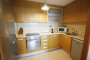 Refrigerador, microondas, horno y lavavajillas 