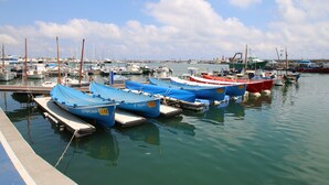 A marina with several boats docked at the pier. - Panoramic B6 by Parc Mont-roig Apartment (Miami Playa)