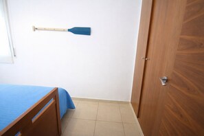 2 habitaciones, tabla de planchar con plancha y wifi gratis 