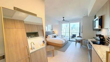 Desk, WiFi, bed sheets