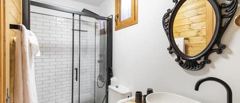 Dusche, Haartrockner, HandtĂŒcher