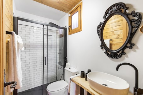 Shower, hair dryer, towels. Vacation Apartment 'Finca El Retiro Arucas' with Wi-Fi
