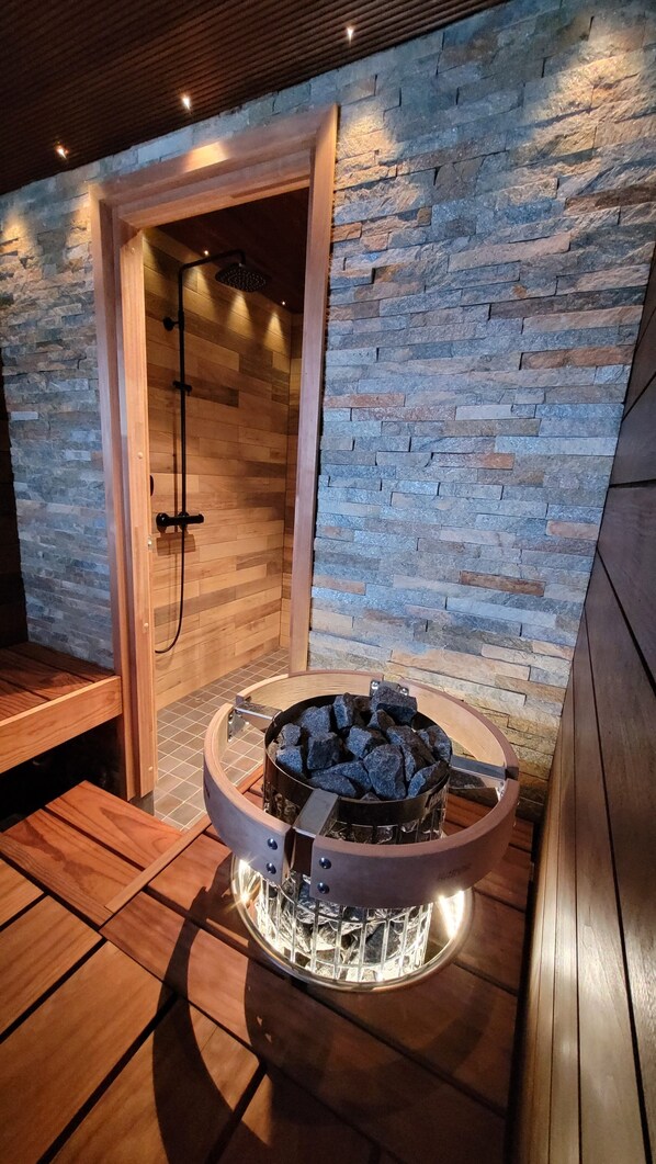 Appartement, 3 chambres, sauna (Ritari) | Salle de bain | Séchoir à cheveux, plancher chauffant (salle de bain), savon, shampooing