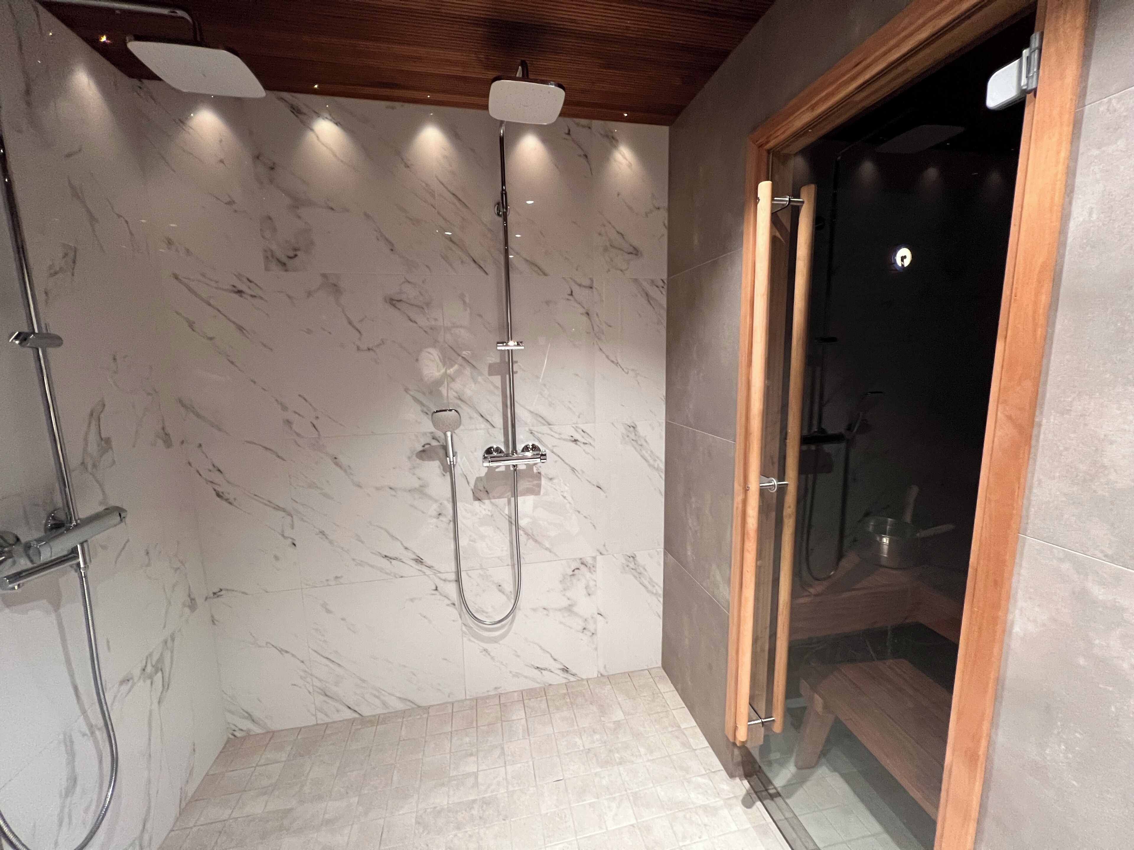 Apartamento, 3 quartos, sauna seca (Lady) | Banheiro | Secador de cabelo, piso aquecido, sabonete, shampoo
