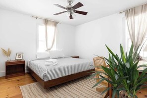 3 habitaciones, tabla de planchar con plancha, cuna de viaje y wifi 