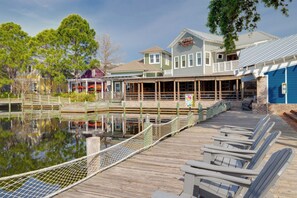 Exterior - 2BR Condo at Baytowne! Walk to Wharf, GOLF CART, Tropical Pool & Hot Tub. (Miramar Beach)