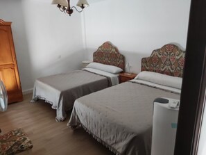 5 Schlafzimmer, Bügeleisen/Bügelbrett, Bettwäsche