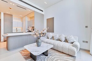 House - Upscale 1BR With Jacuzzi Prime Location in JVC (Dubai)